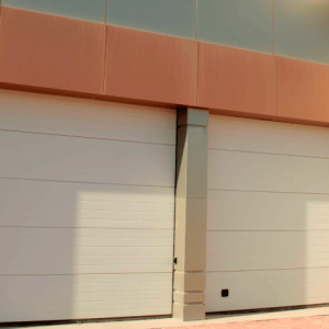 Puertas seccionales industriales, eficiencia y durabilidad