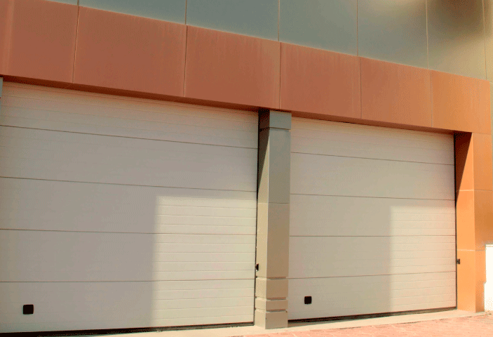 Puertas seccionales industriales, eficiencia y durabilidad